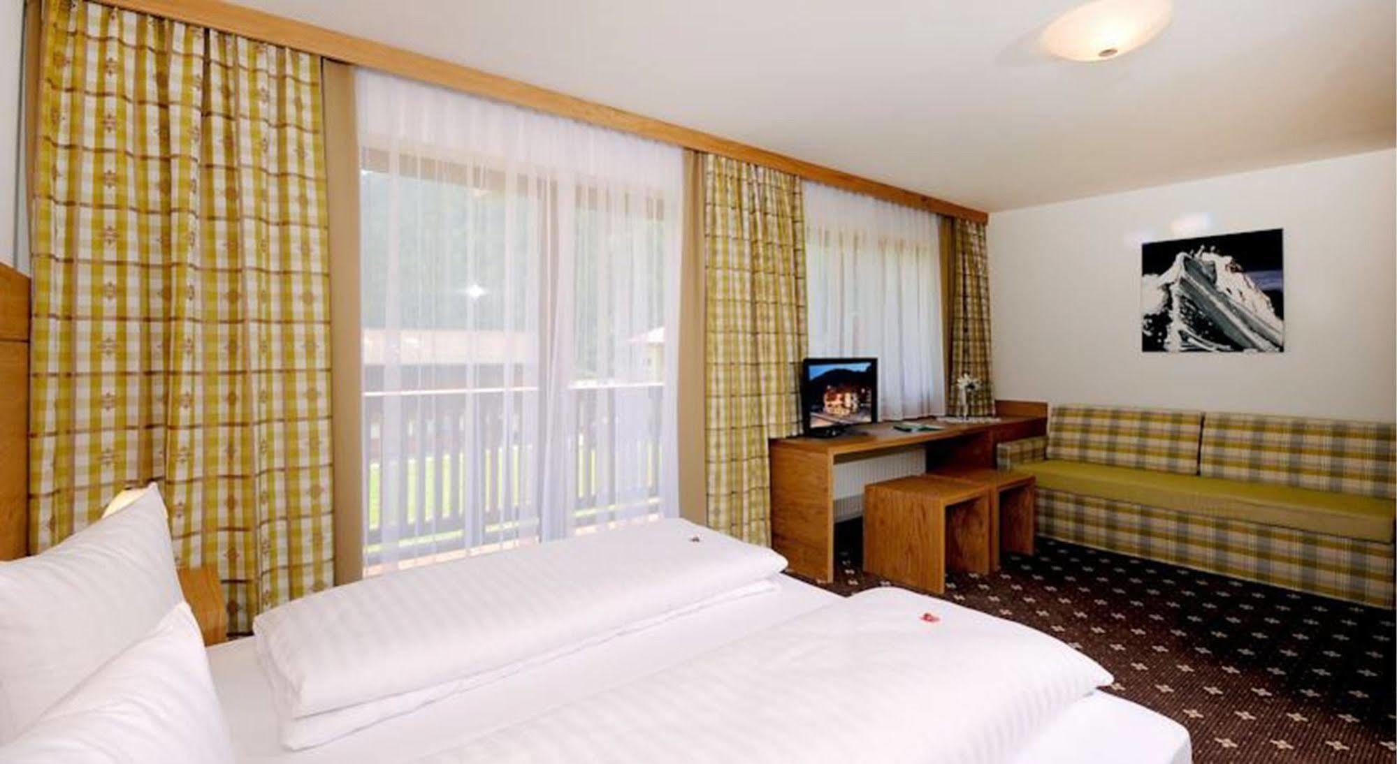 Hotel Zum Gruenen Tor Tux Zewnętrze zdjęcie