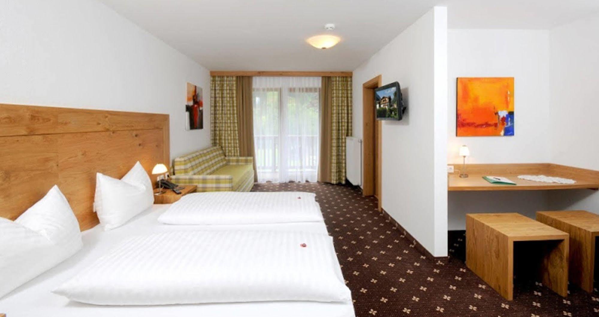 Hotel Zum Gruenen Tor Tux Zewnętrze zdjęcie